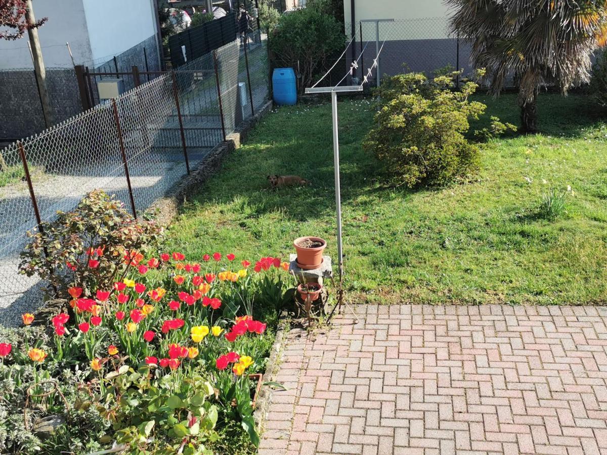 Grandma'S Garden House Vila Angera Exterior foto