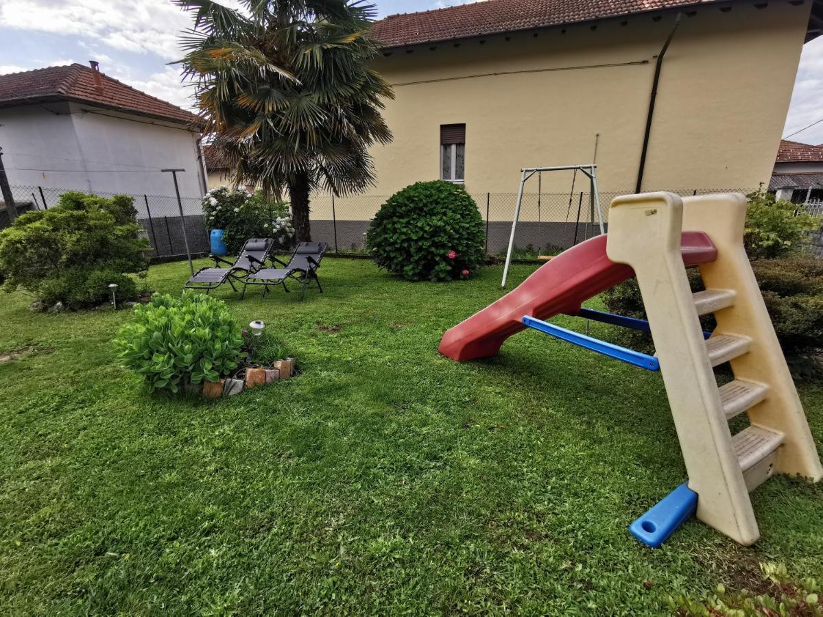 Grandma'S Garden House Vila Angera Exterior foto