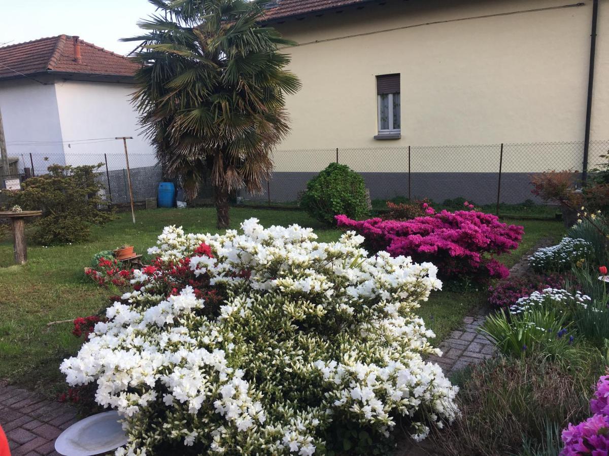 Grandma'S Garden House Vila Angera Exterior foto